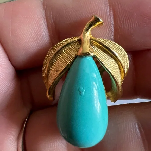 Vintage Pend Clip on Earrings / Pear Shape -Turquoise and Gold Tone! - Picture 7 of 16